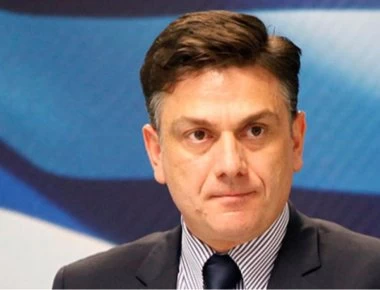 Σε διπλό ταμπλό ο Μωραϊτης: Υφυπουργός ΣΥΡΙΖΑ και ΚΙΝΑΛ στο Facebook (φωτο)